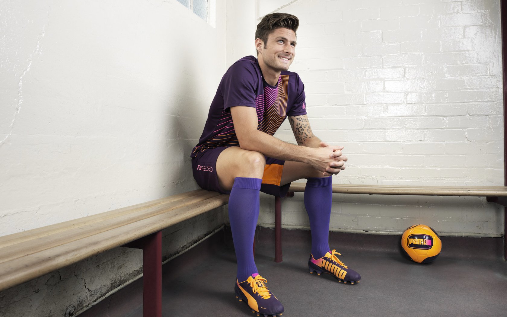 彩客网体育资讯_英超争冠白热化，曼城、阿森纳、利物浦三强鼎立