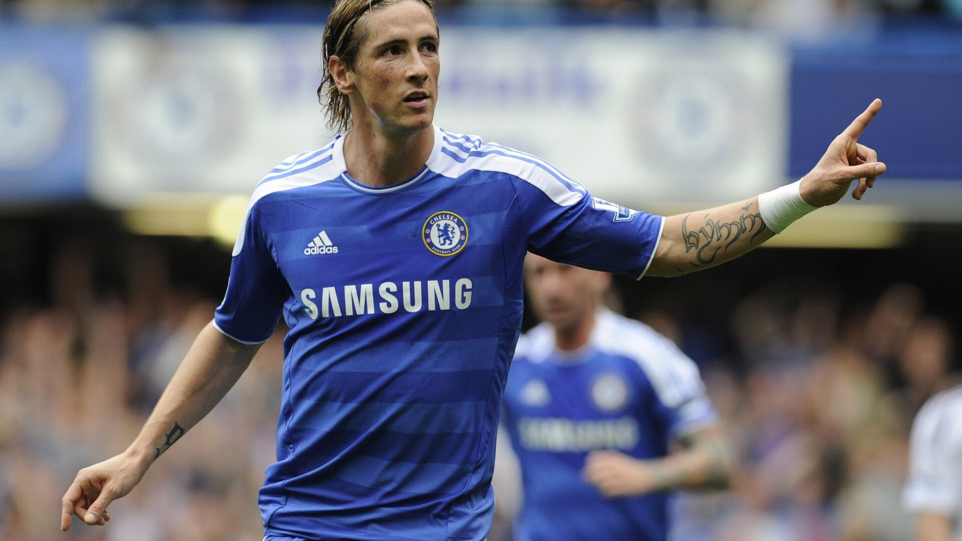 意甲联赛激战正酣,尤文图斯力克AC米兰,争冠形势再起波澜